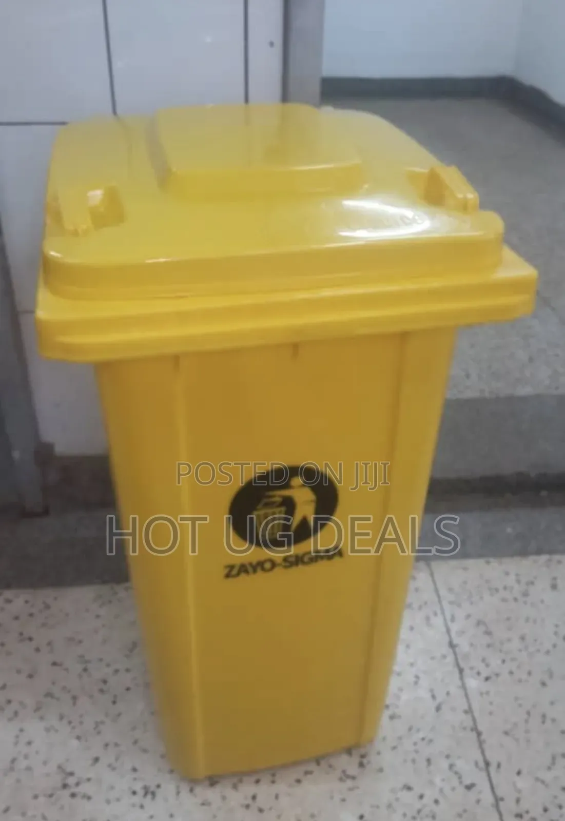 Outdoor 240l Plastic Waste Bin- Standard Household Size
-