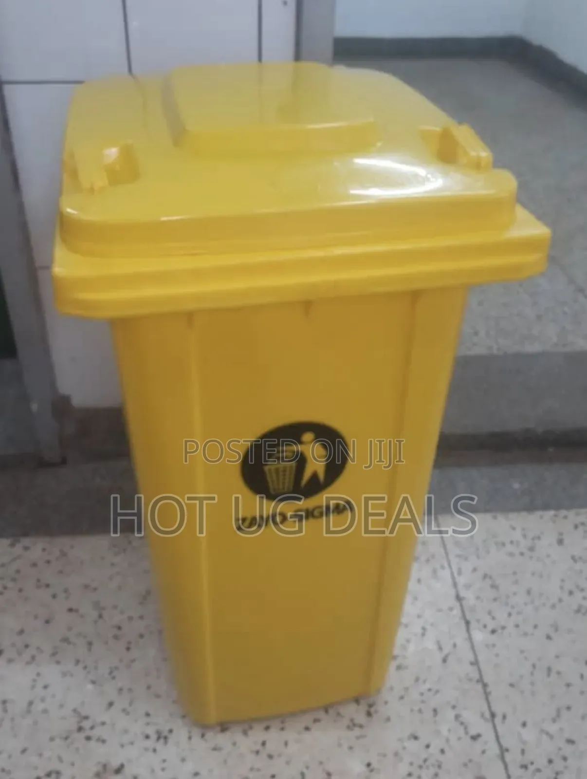 Outdoor 240l Plastic Waste Bin- Standard Household Size
-