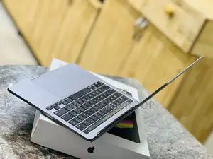 New Laptop Apple MacBook Pro 2022 M2 8GB Apple M2 SSHD (Hybrid) 256GB