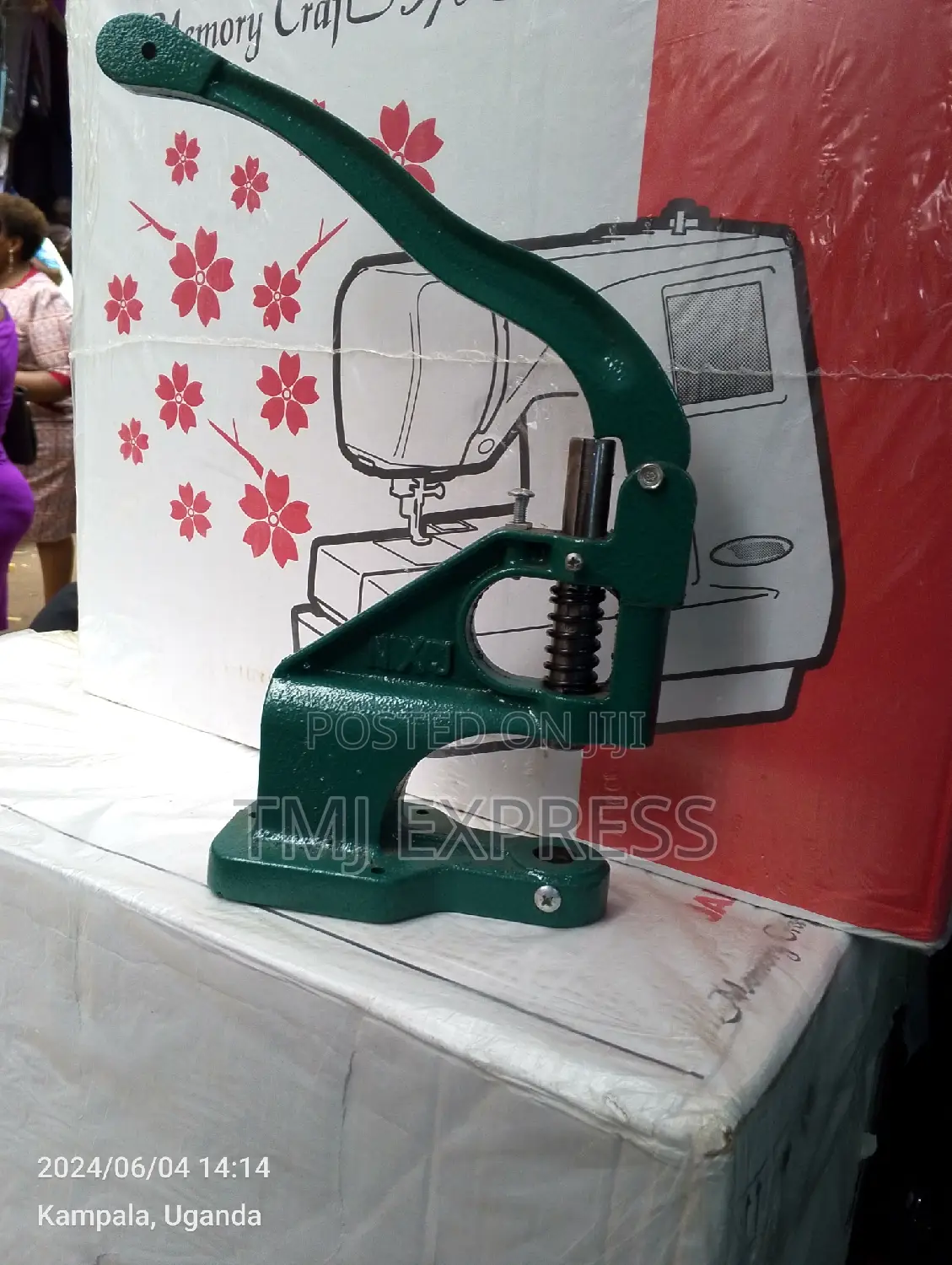 Pin Button Fixing Machine