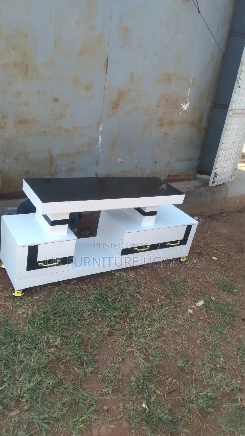 Tv Stand/Tv Stand/Tv Stand/Tv Stand White and Black Avail