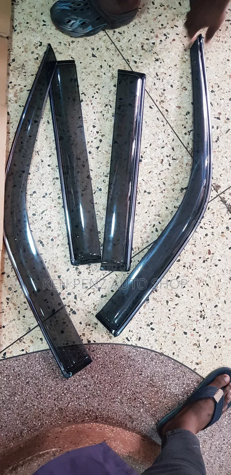 Surf and Hilux 106 Kangaroo Rainshields ( Orìginal)