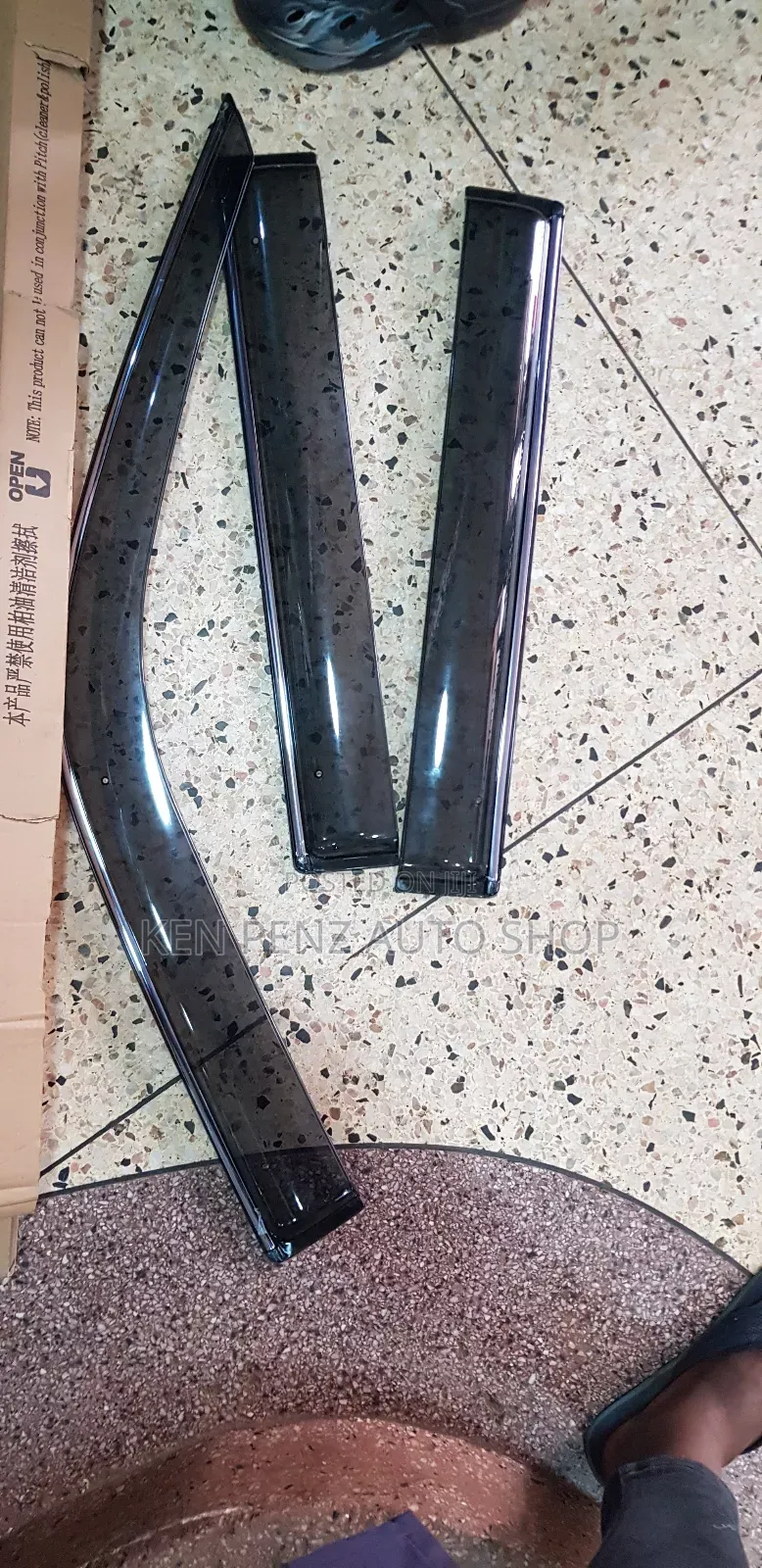 Surf and Hilux 106 Kangaroo Rainshields ( Orìginal)