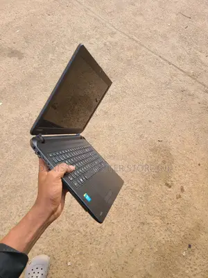Laptop Toshiba Satellite A350 4GB Intel Celeron HDD+SSD 500GB