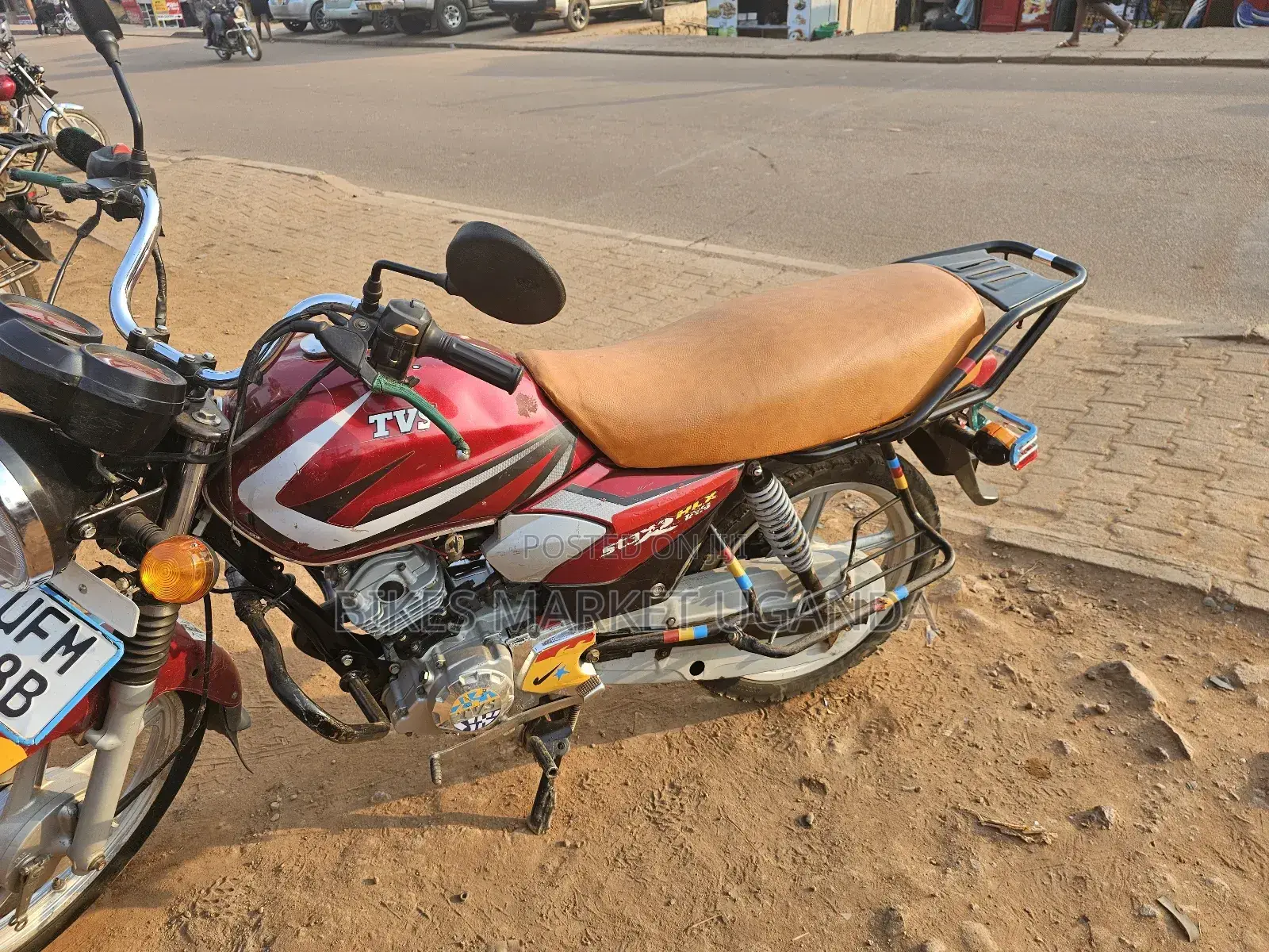 TVS HLX 125 2023 Red