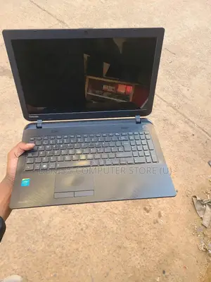 Laptop Toshiba Satellite A350 4GB Intel Celeron HDD+SSD 500GB