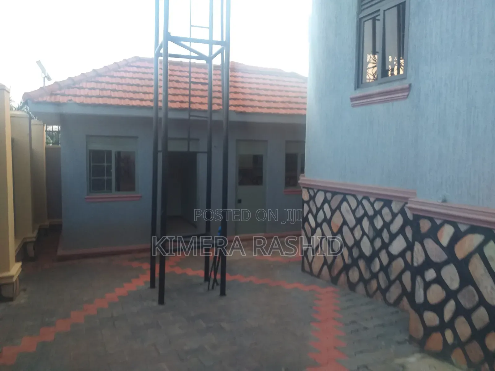 4bdrm House in Akright Bwebajja, Ssisa for sale