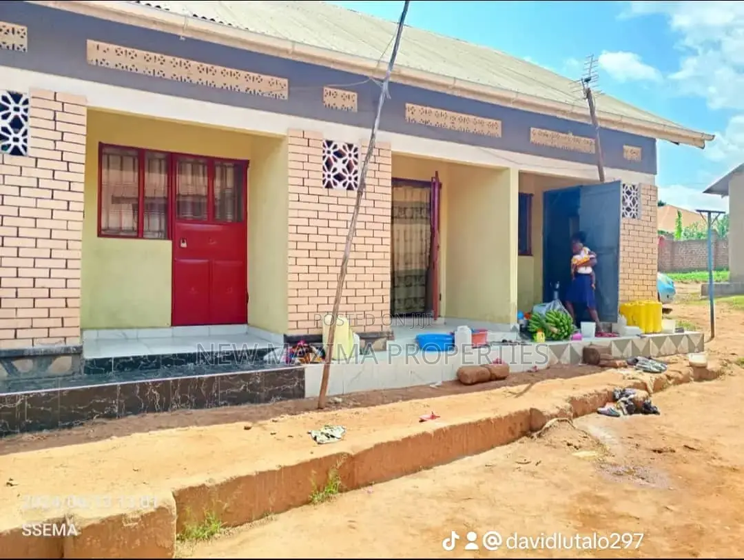 3bdrm House in Bulenga Town, Division A for sale