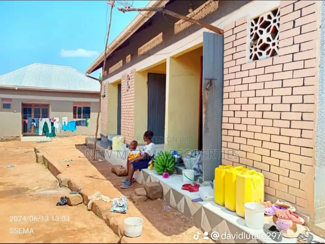 3bdrm House in Bulenga Town, Division A for sale