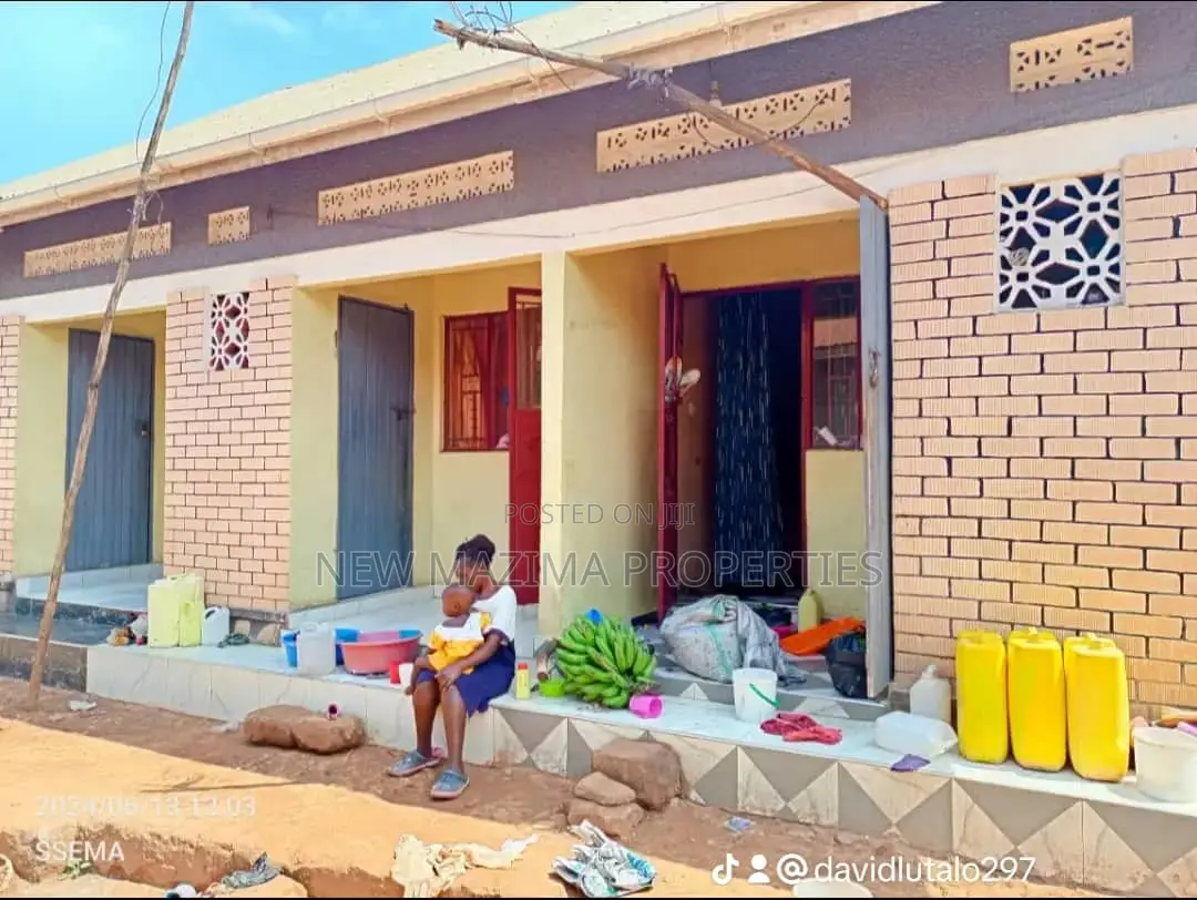 3bdrm House in Bulenga Town, Division A for sale