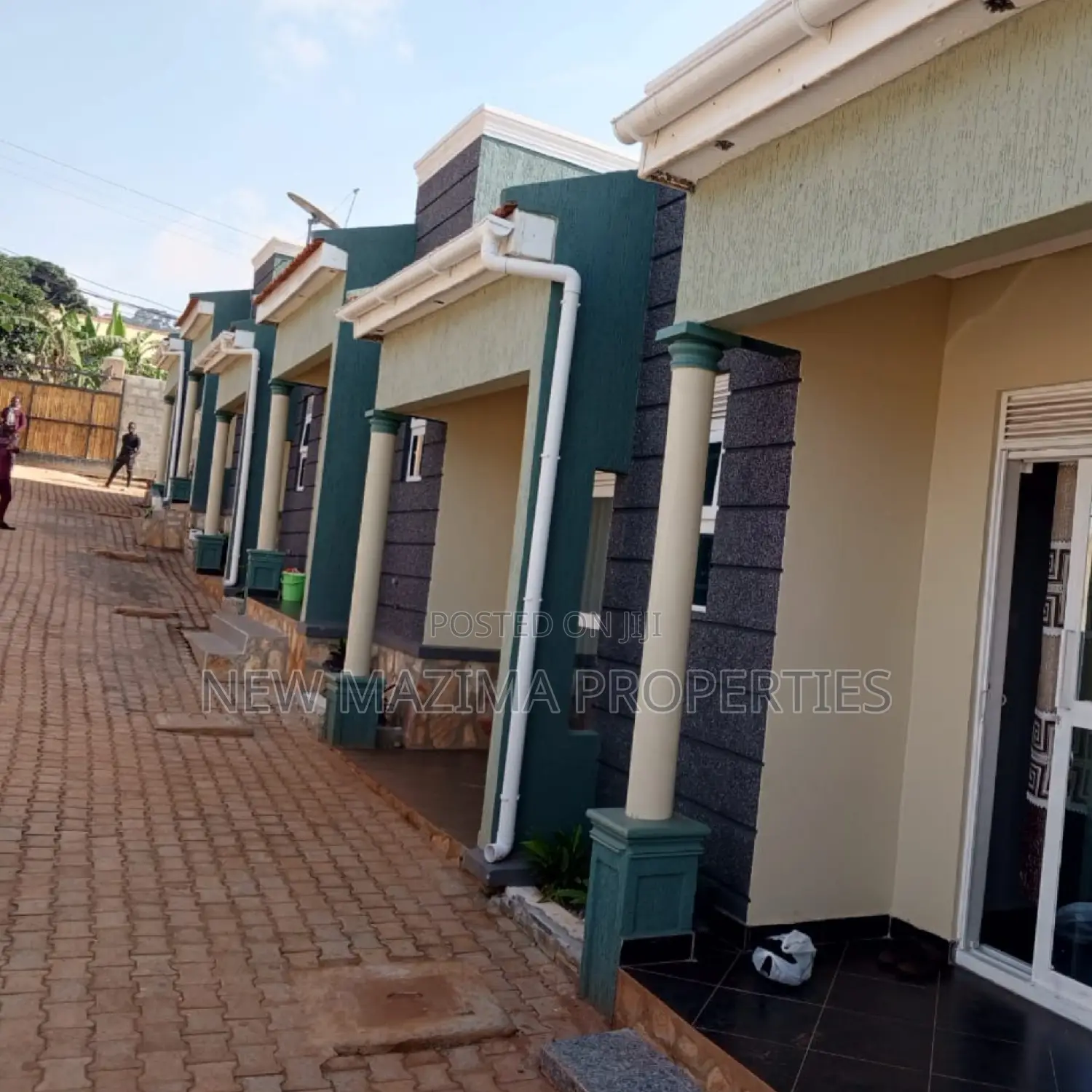 6bdrm House in Seguku Heights, Division A for sale