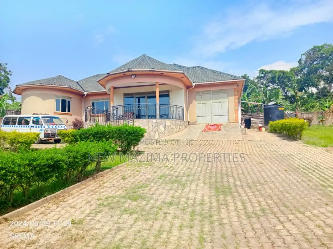 3bdrm Bungalow in Buloba Buyala, Division A for sale