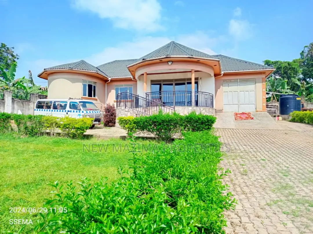 3bdrm Bungalow in Buloba Buyala, Division A for sale
