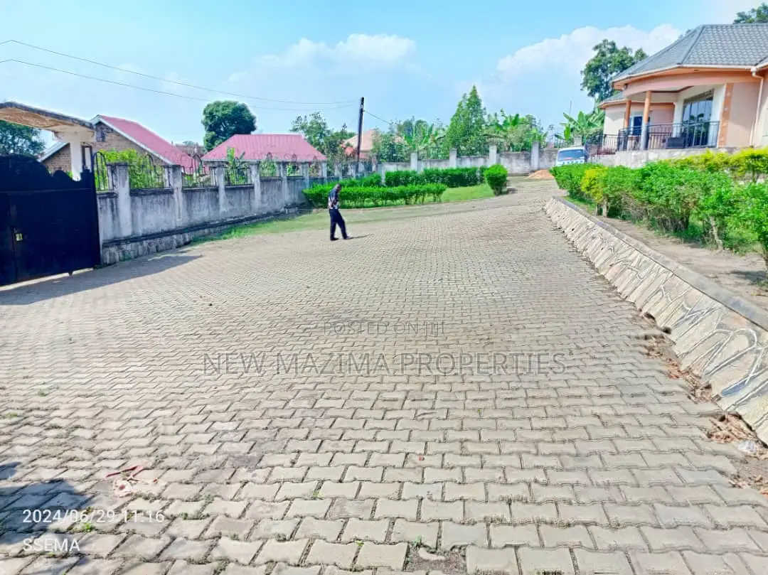 3bdrm Bungalow in Buloba Buyala, Division A for sale