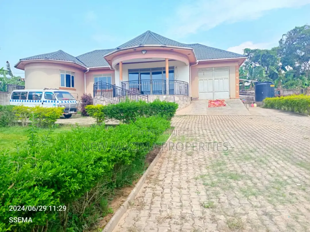 3bdrm Bungalow in Buloba Buyala, Division A for sale