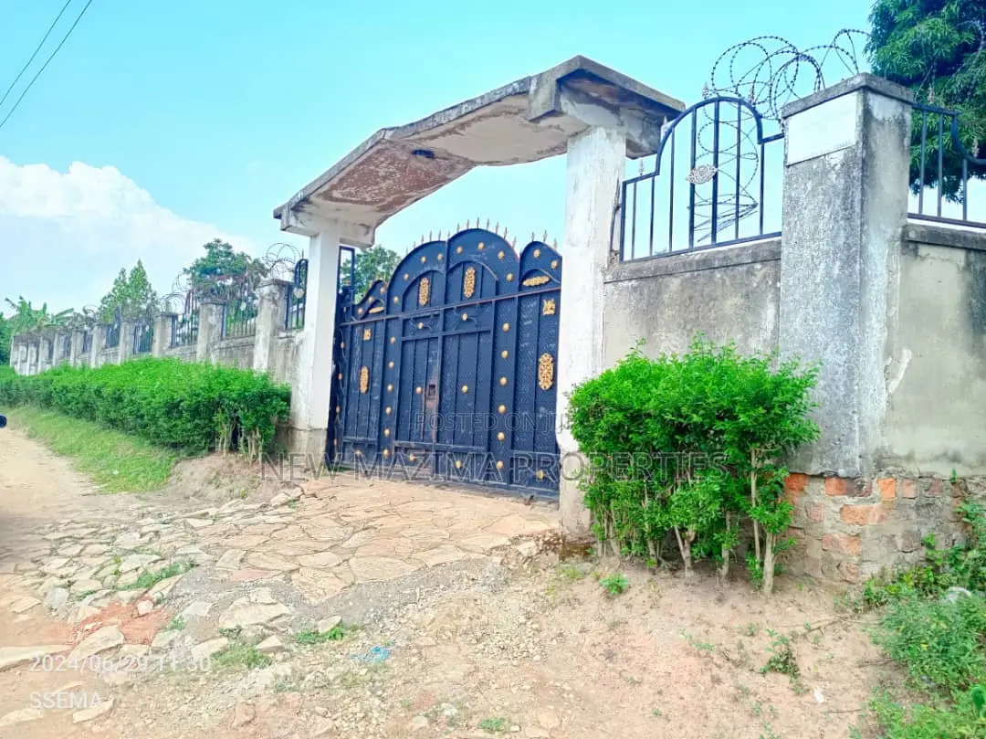 3bdrm Bungalow in Buloba Buyala, Division A for sale