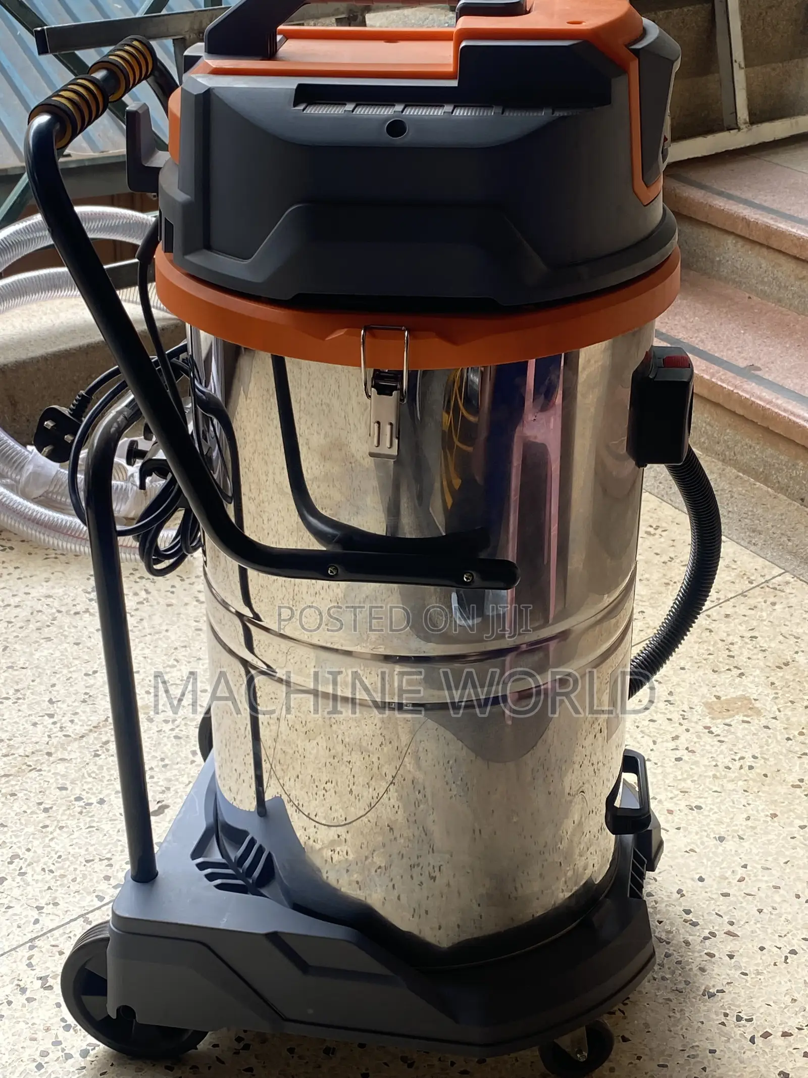 Hoover/Wet and Dry Vacuum Cleaner 100trs (3motors)4500watts