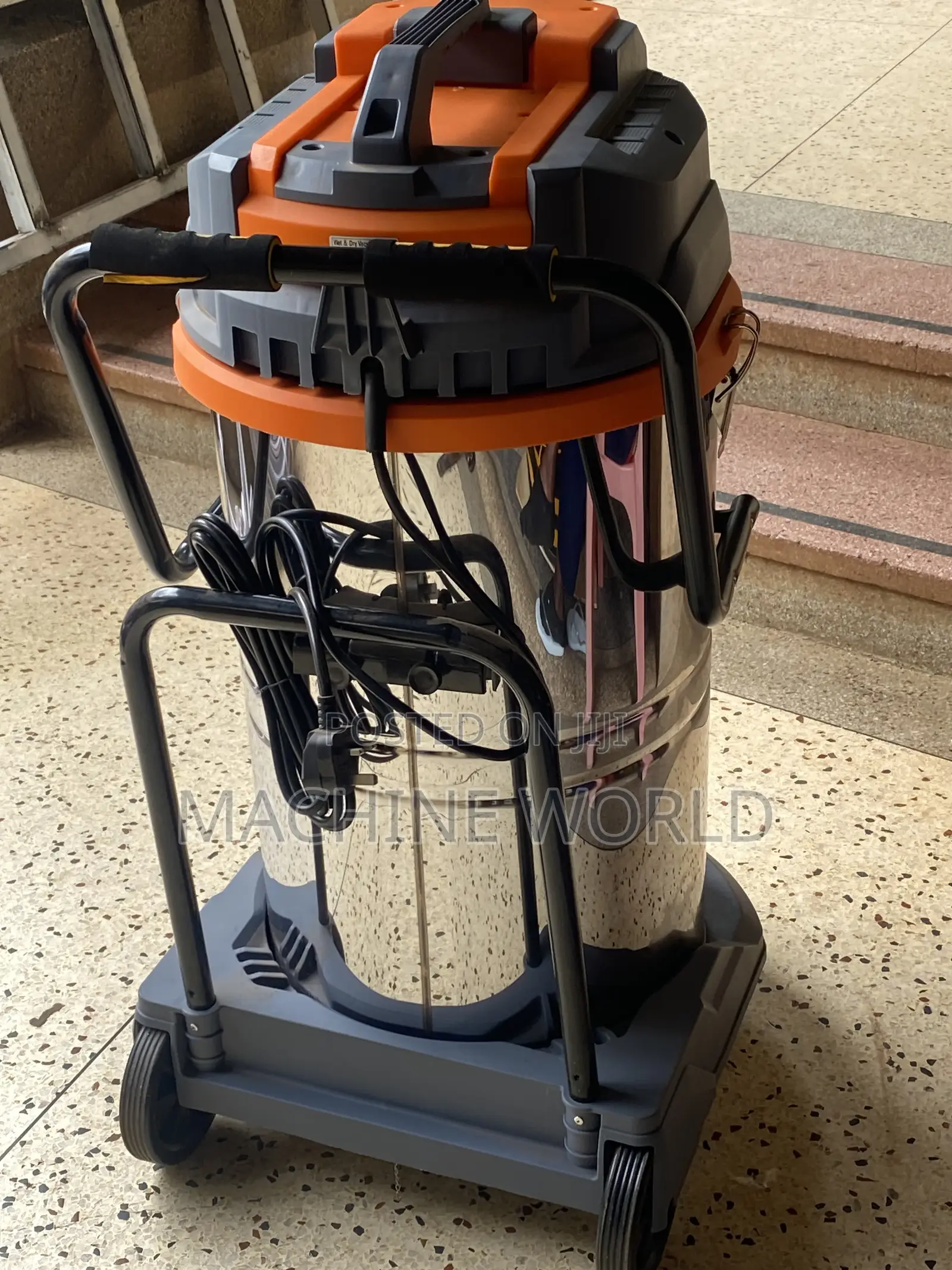 Hoover/Wet and Dry Vacuum Cleaner 100trs (3motors)4500watts