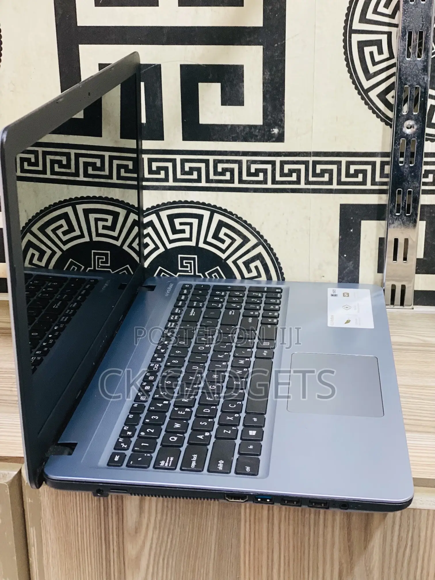 Laptop Asus Q324UA 8GB Intel Core I5 HDD+SSD 500GB