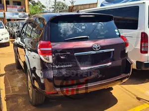 Toyota Vanguard 2011 Red