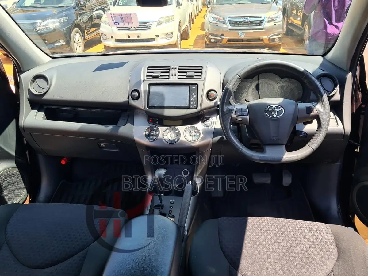 Toyota Vanguard 2011 Red