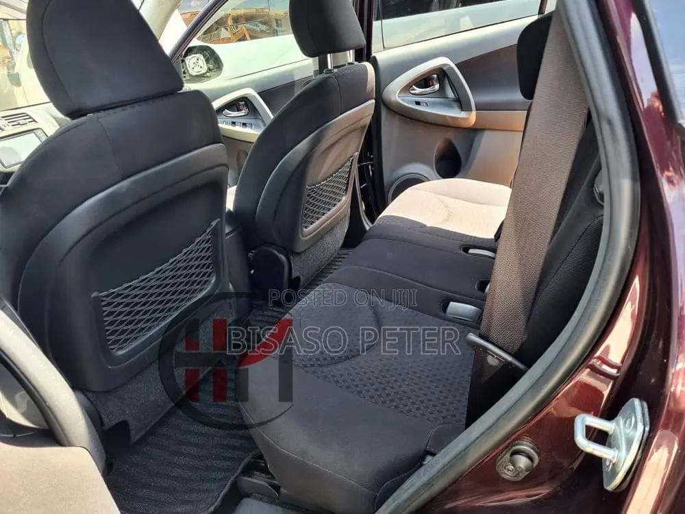 Toyota Vanguard 2011 Red