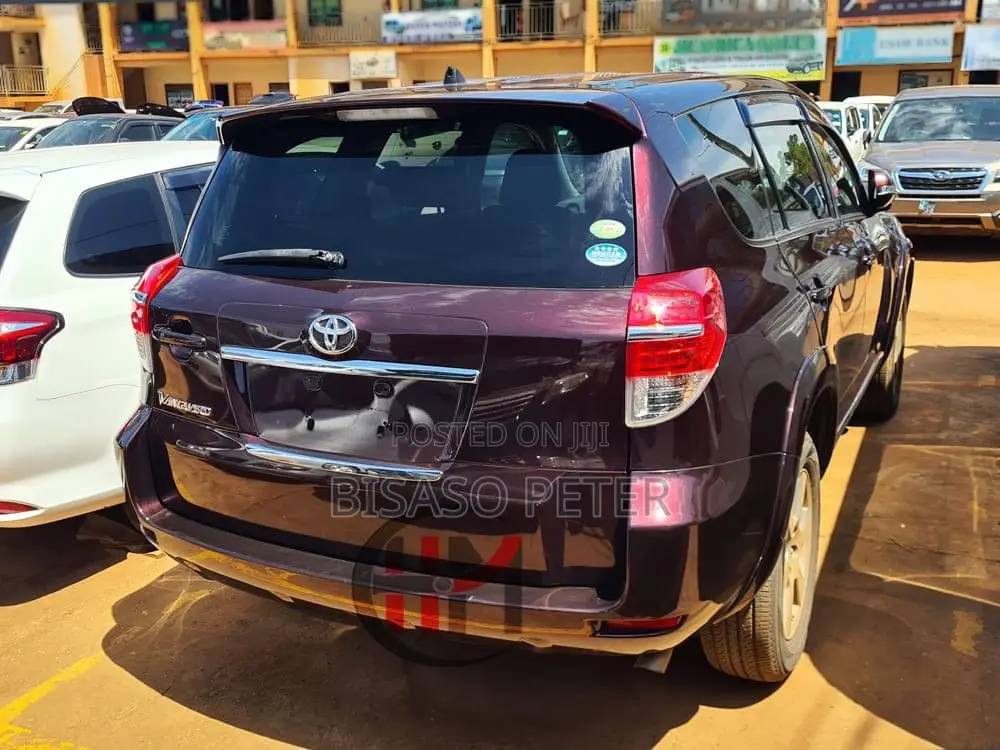 Toyota Vanguard 2011 Red