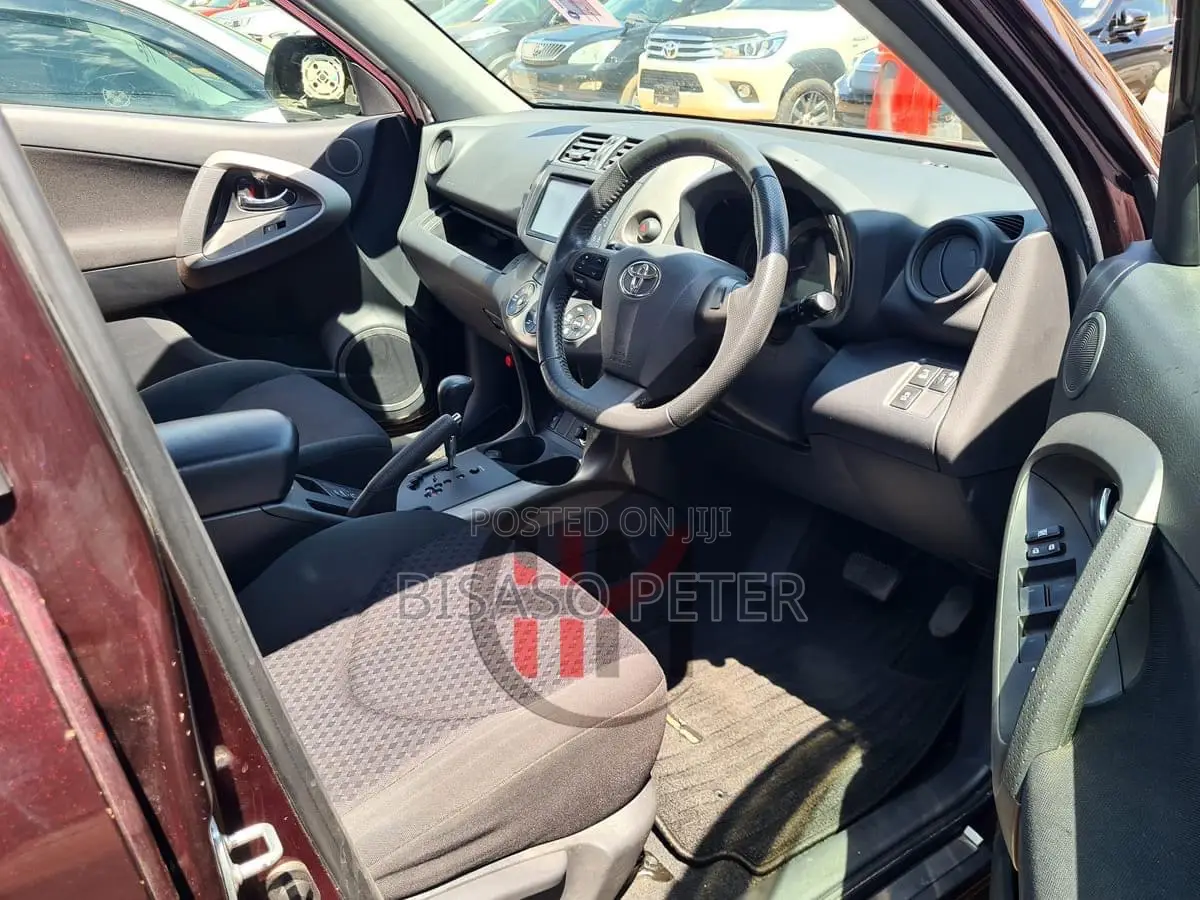 Toyota Vanguard 2011 Red
