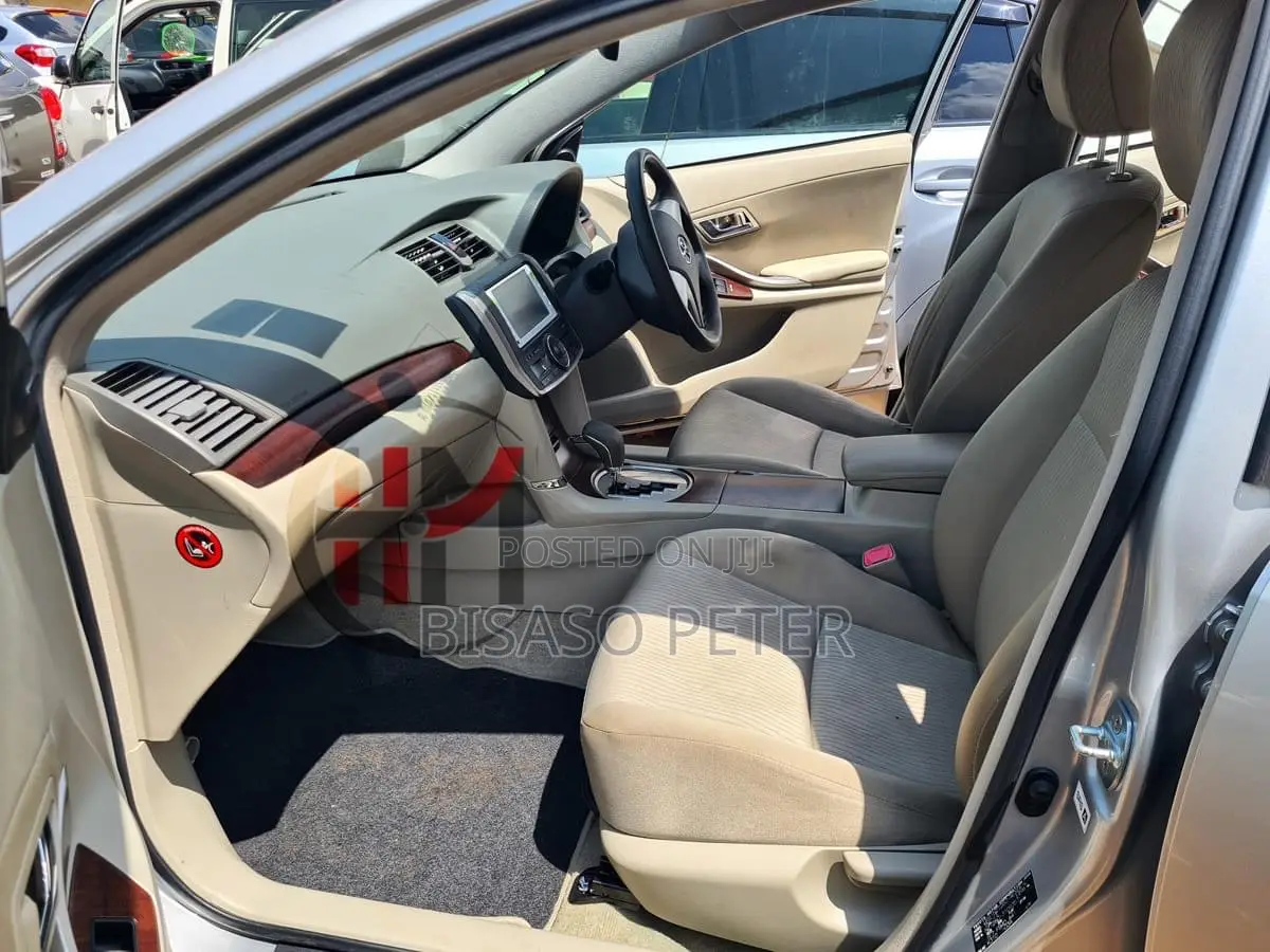 Toyota Premio 1.5 FWD 2012 Silver