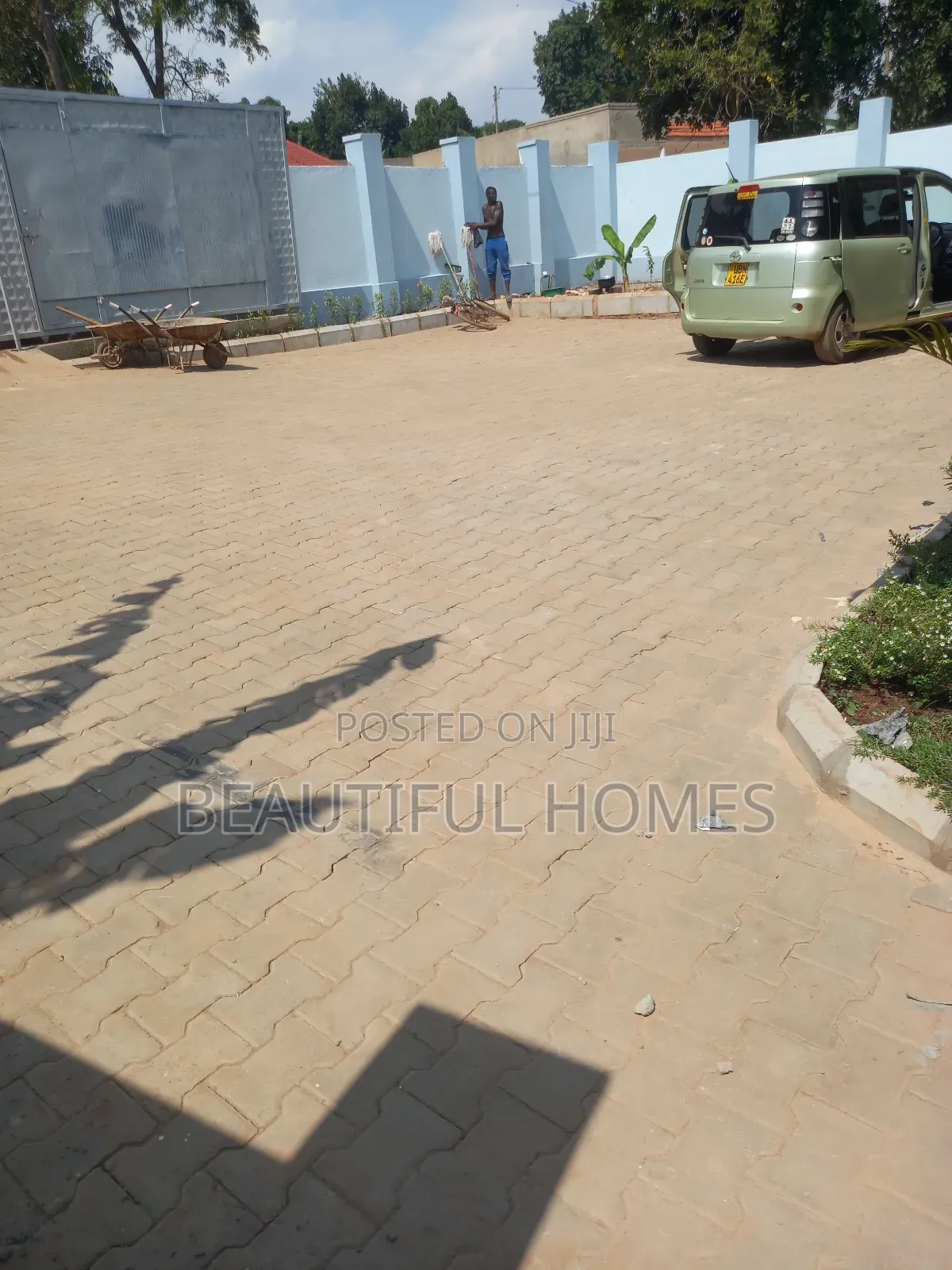 Furnished 4bdrm House in Kira for sale