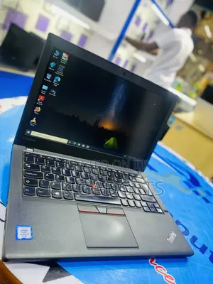 Laptop Lenovo ThinkPad X260 8GB Intel Core I7 HDD+SSD 512GB