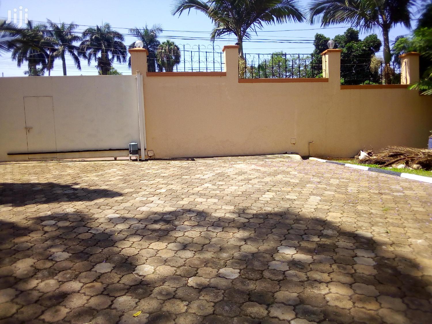 Four Bedroom House In Bugolobi For Rent