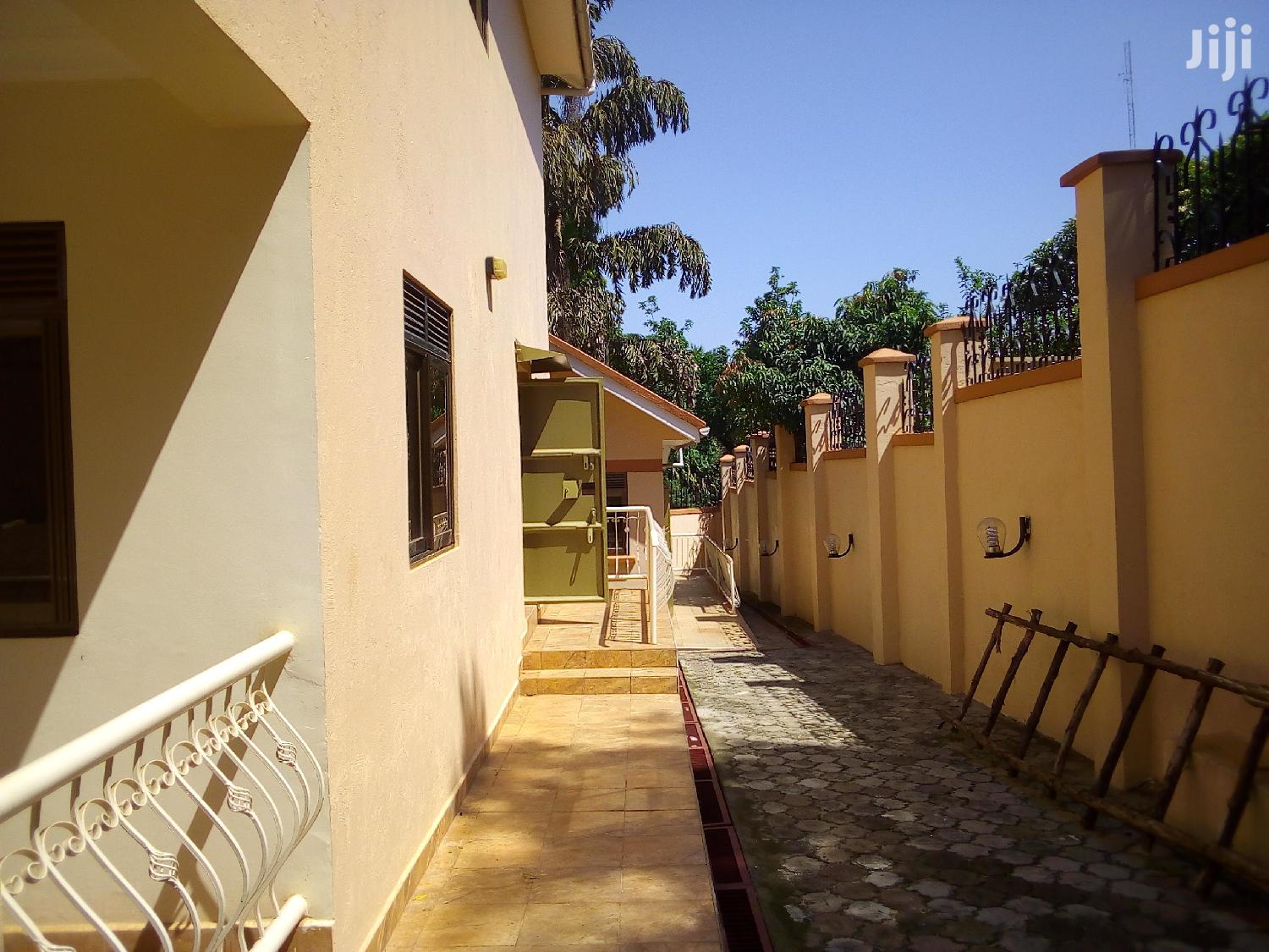 Four Bedroom House In Bugolobi For Rent