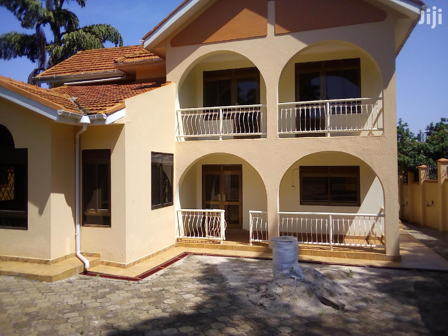 Four Bedroom House In Bugolobi For Rent