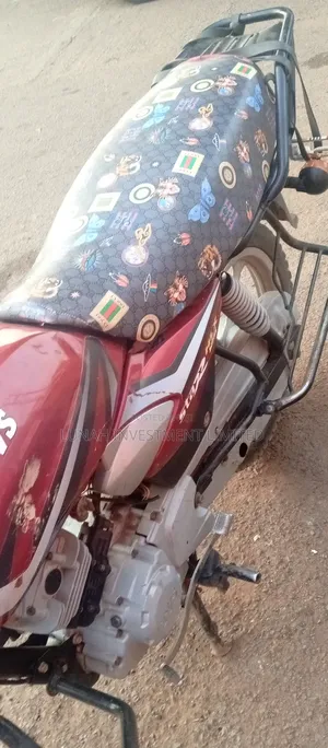 TVS HLX 125 2023 Red