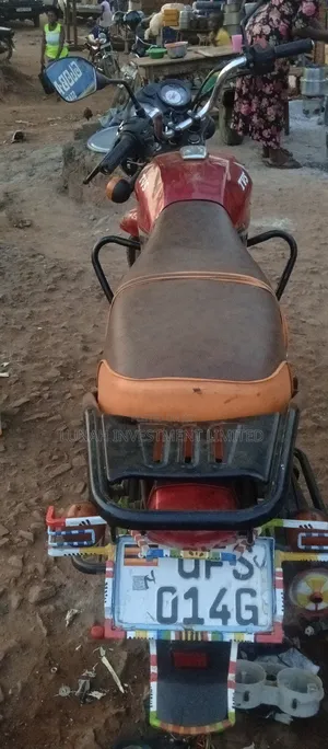 TVS HLX 125 2023 Red