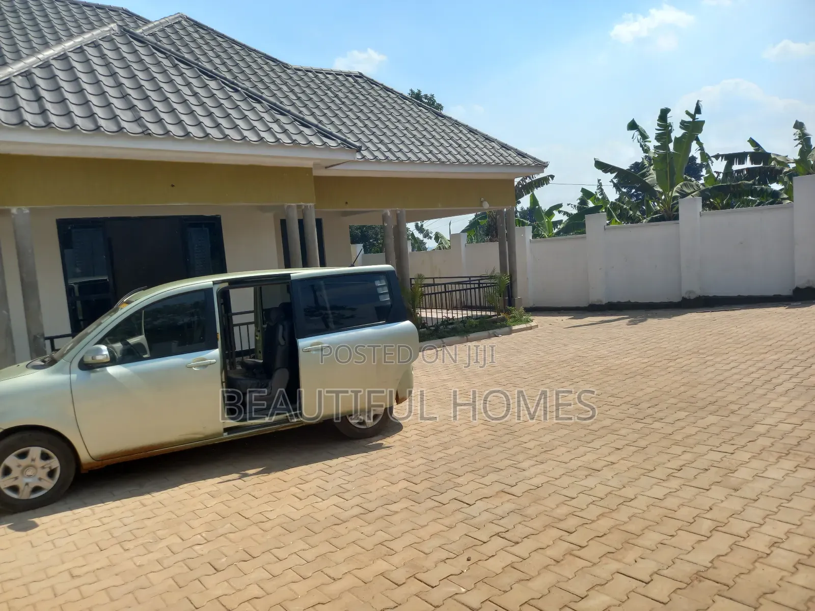 Furnished 4bdrm House in Kira for sale