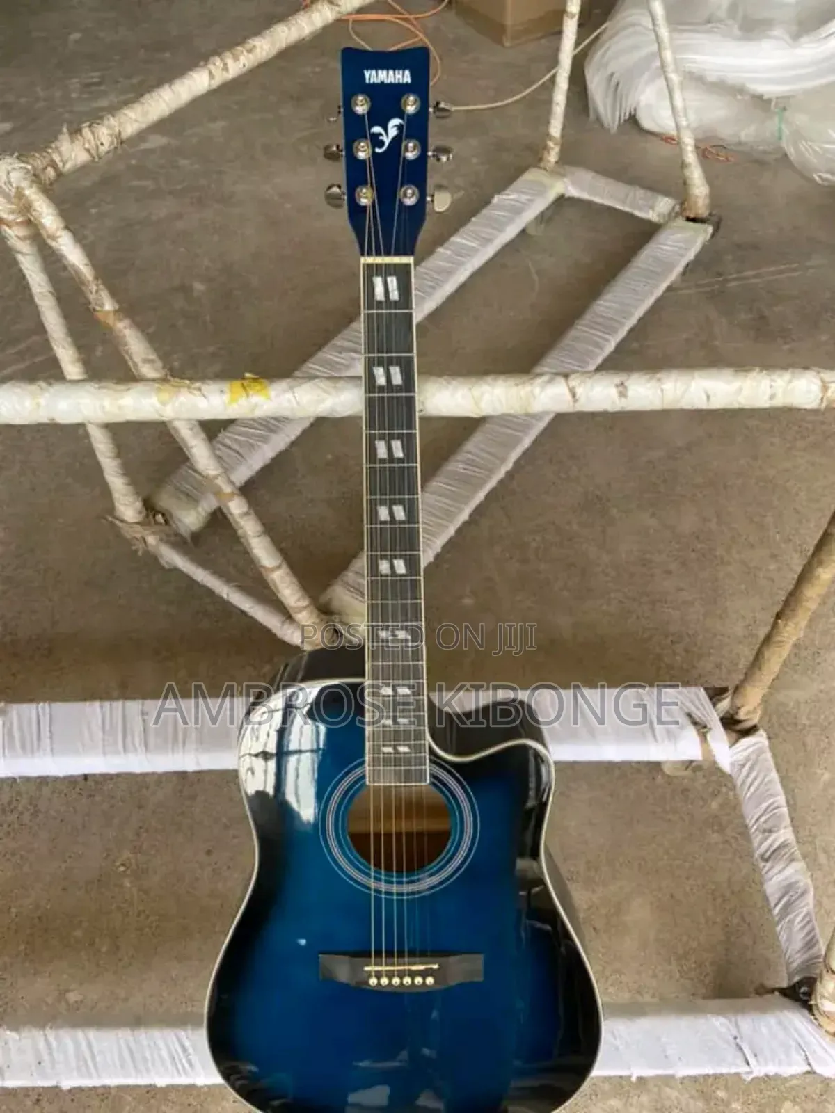 Full Size41 YAMAHA Powered Acoustic Guitar With FREE Battery