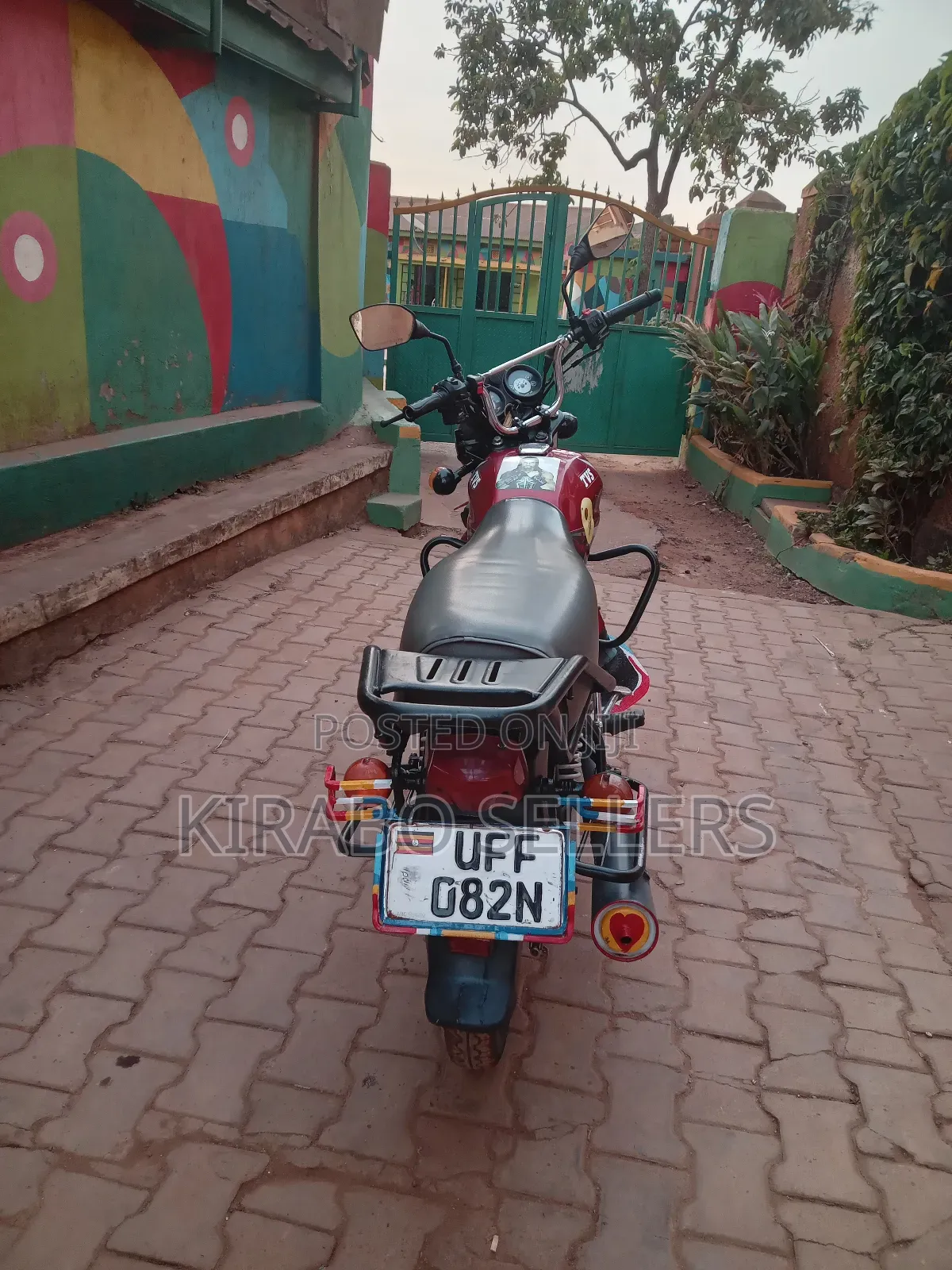 TVS HLX 125 2023 Red