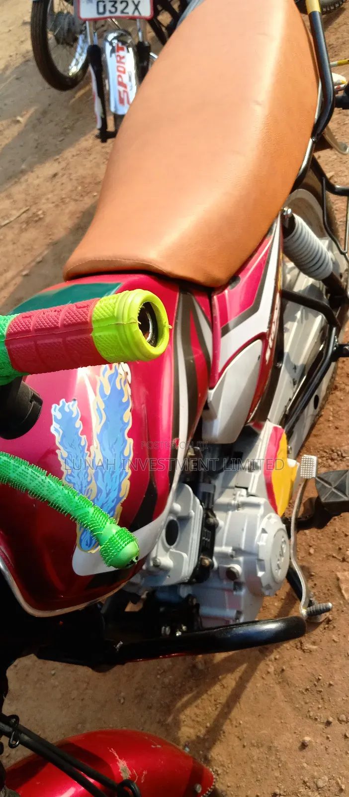 TVS HLX 125 2023 Red