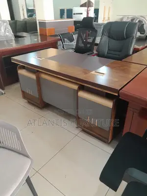 Well Coming Office Desk