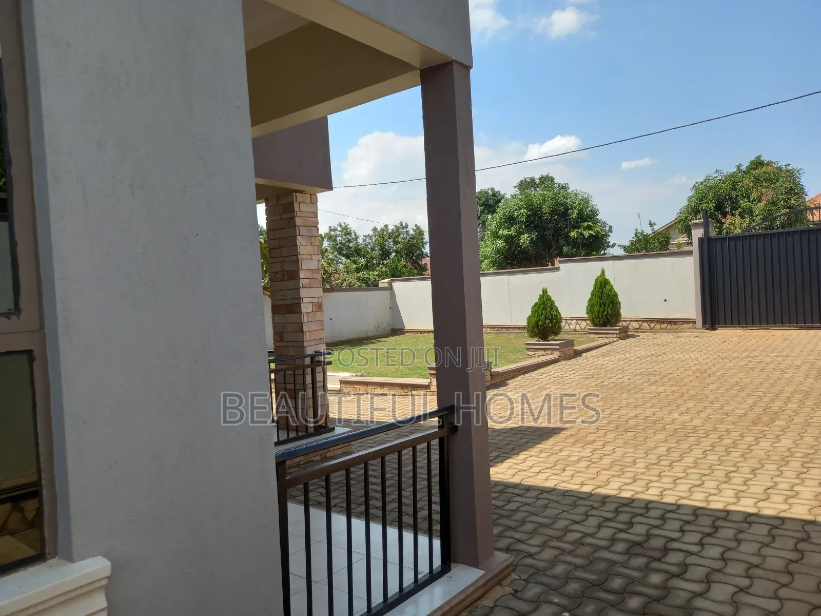 Furnished 4bdrm House in Kira for sale