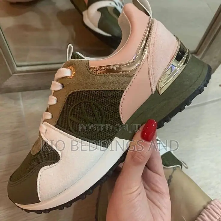 Ladies Louis Vuitton Sneakers Shoes