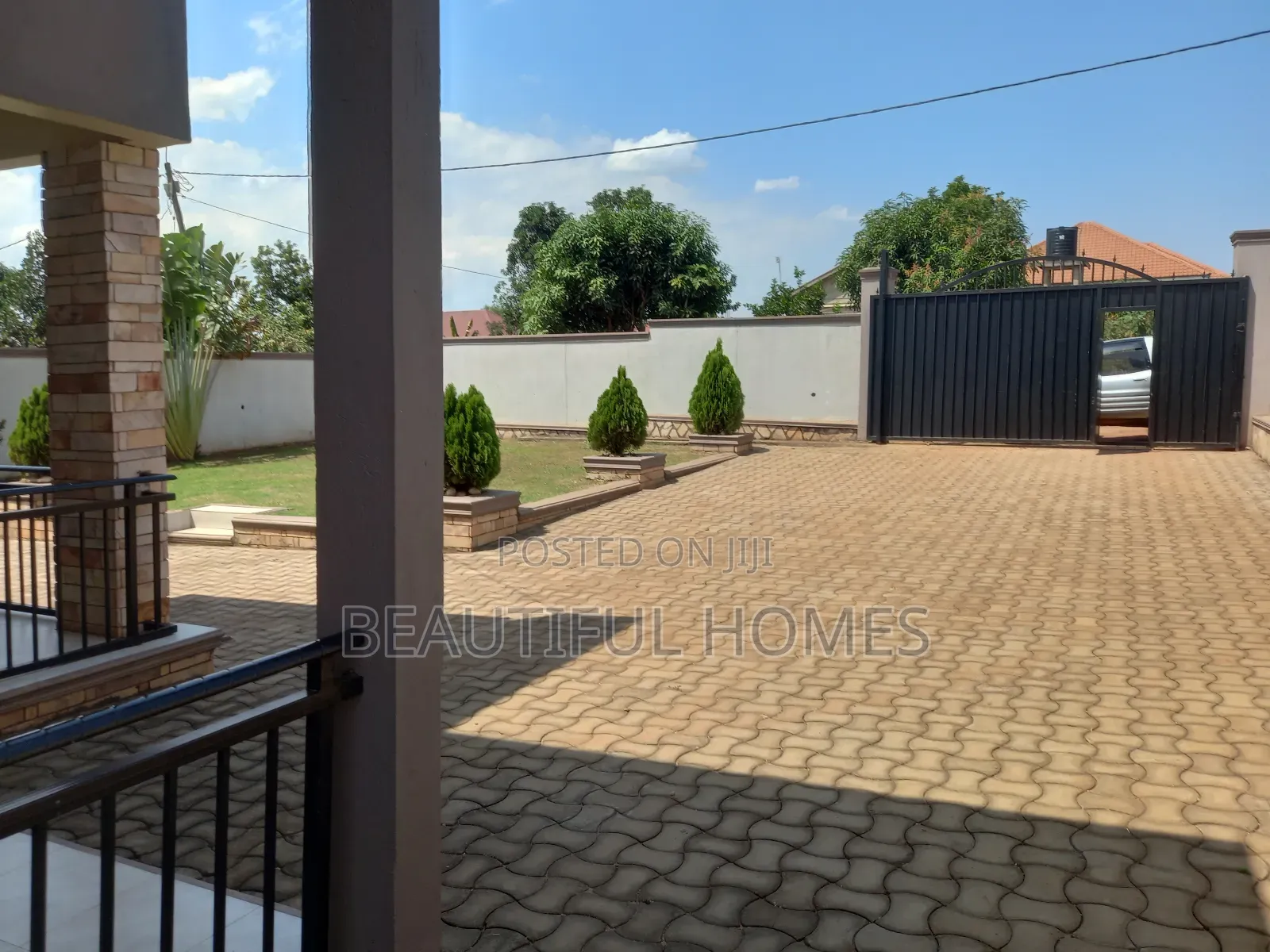 Furnished 4bdrm Maisonette in Kira for sale