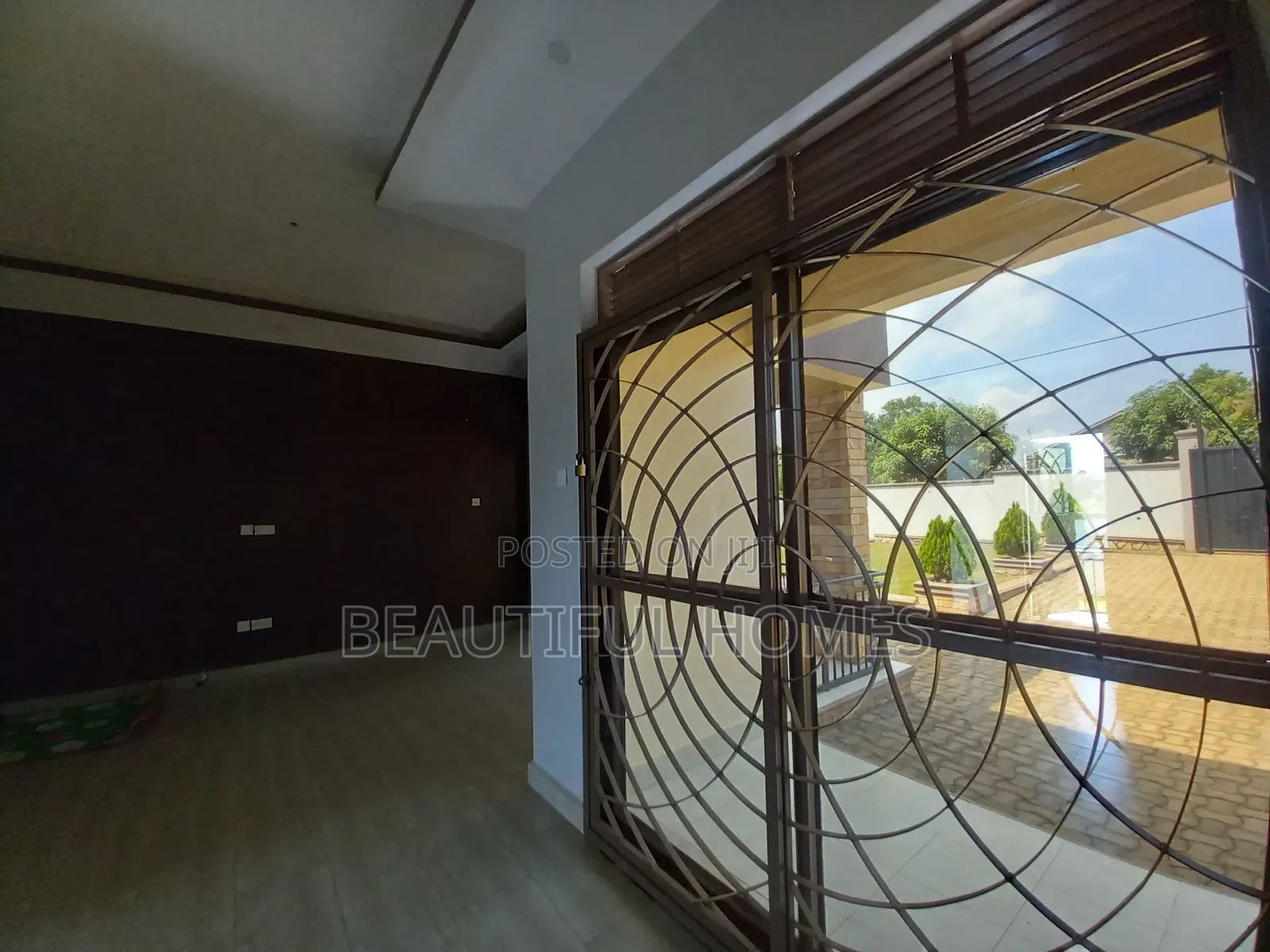 Furnished 4bdrm Maisonette in Kira for sale