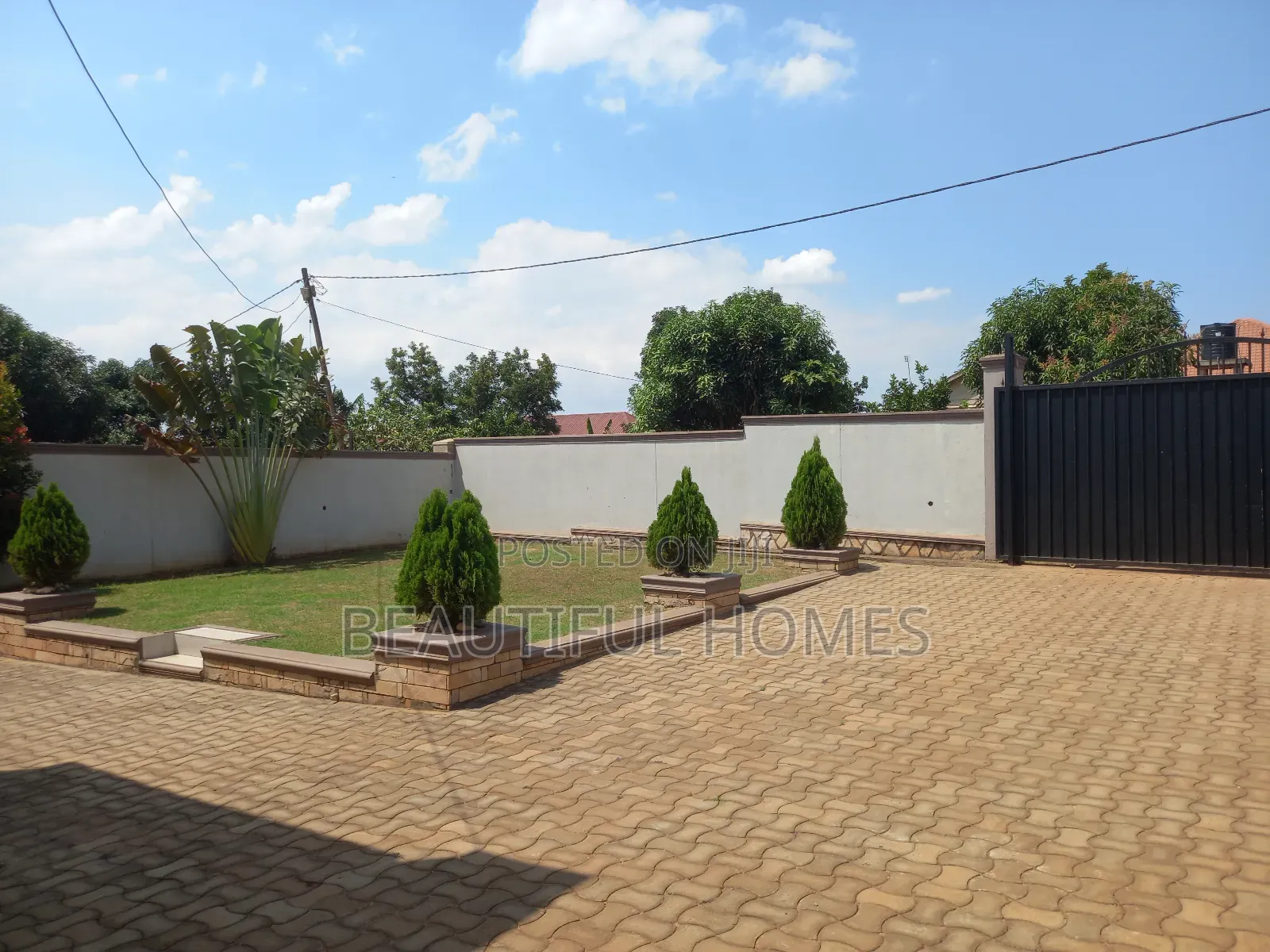 Furnished 4bdrm House in Kira for sale