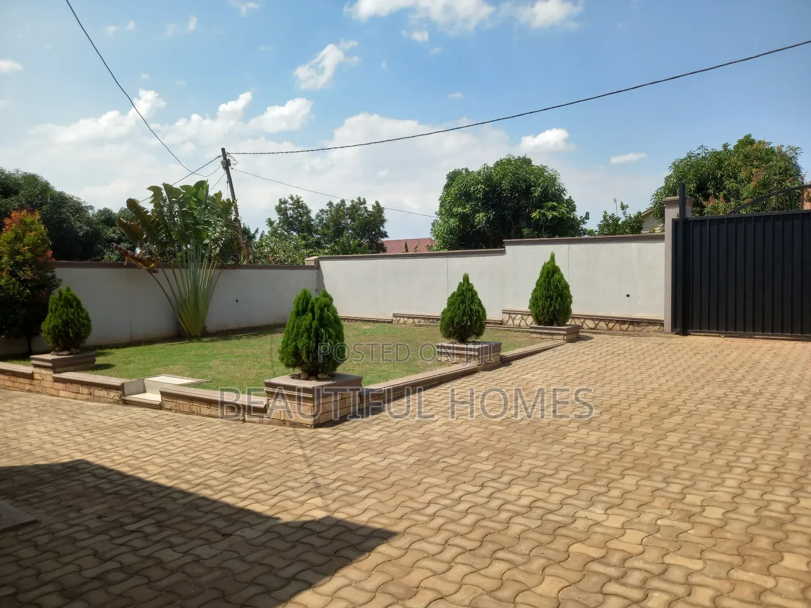 Furnished 4bdrm House in Kira for sale