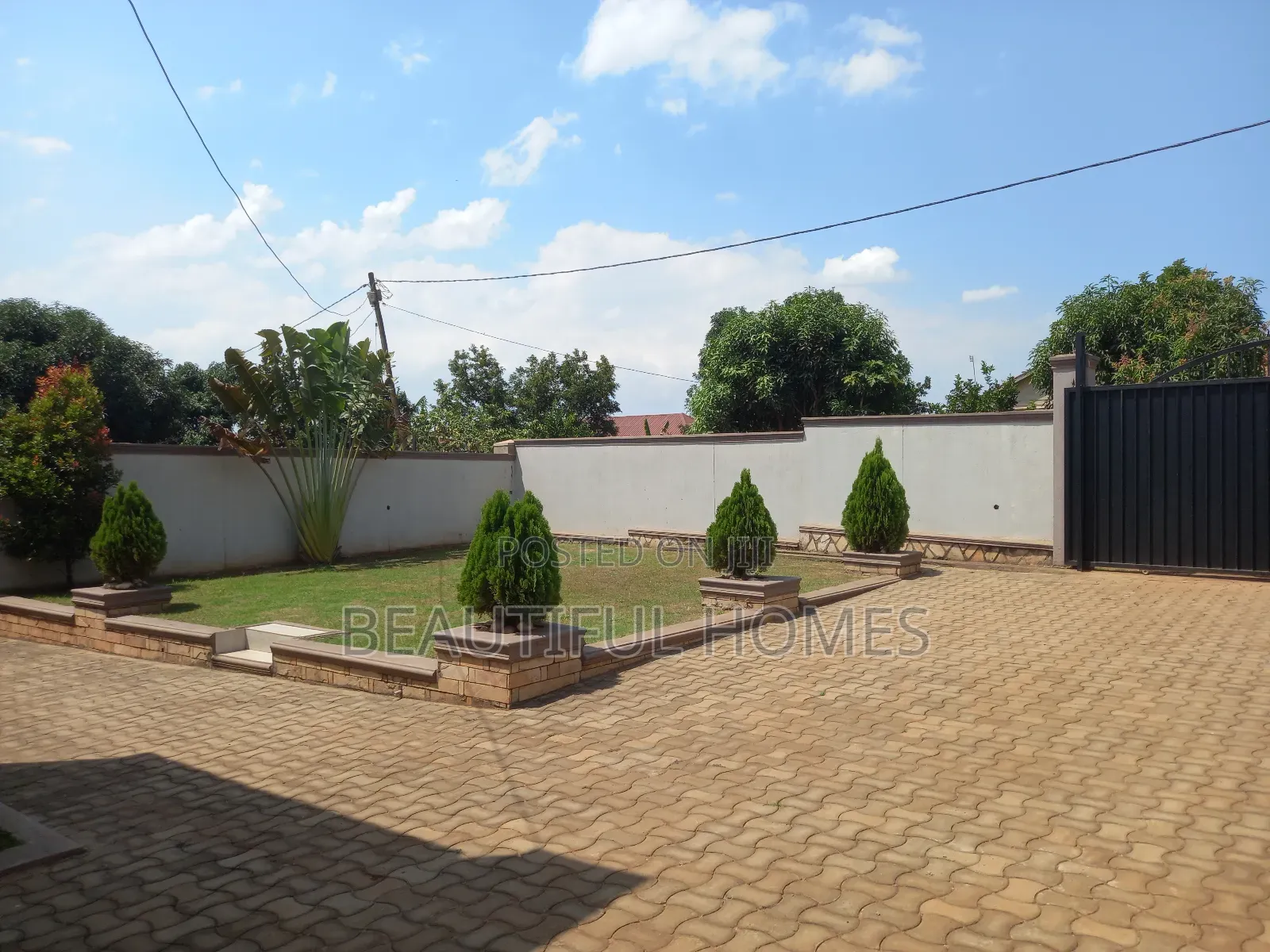 Furnished 4bdrm House in Kira for sale