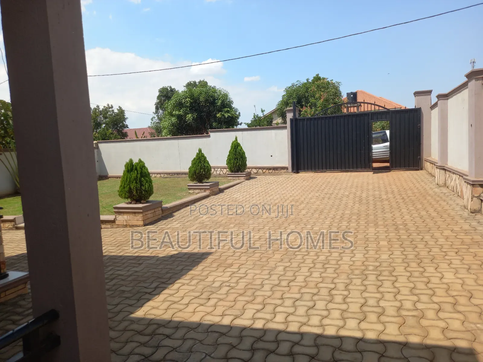 Furnished 4bdrm House in Kira for sale