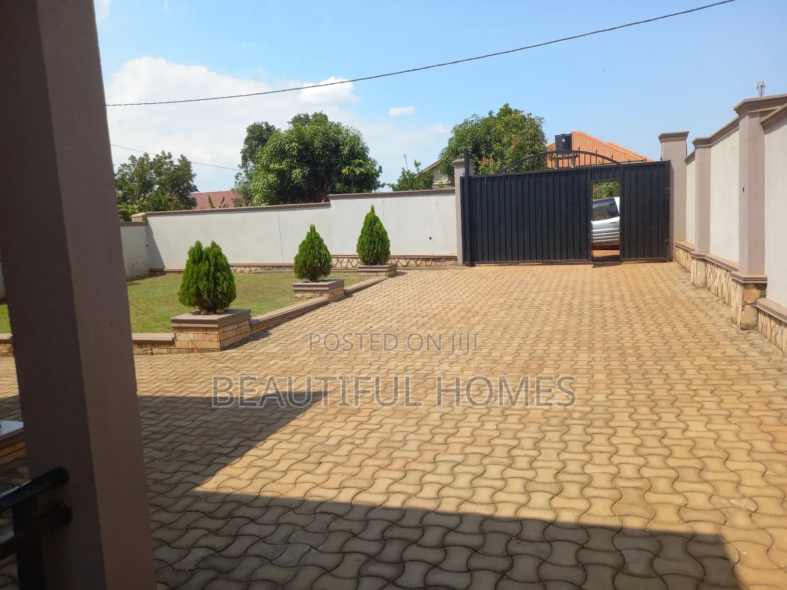 Furnished 4bdrm House in Kira for sale